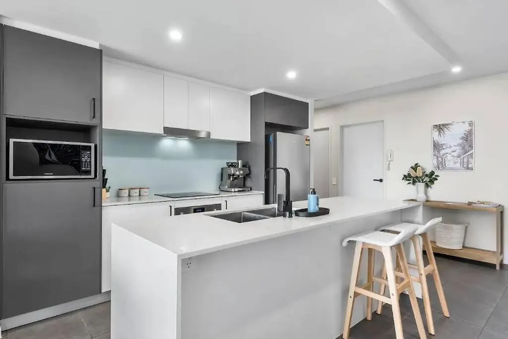 Modern Coastal Apartment - Walk To Beach And Shops Buddina 0*,  Australia