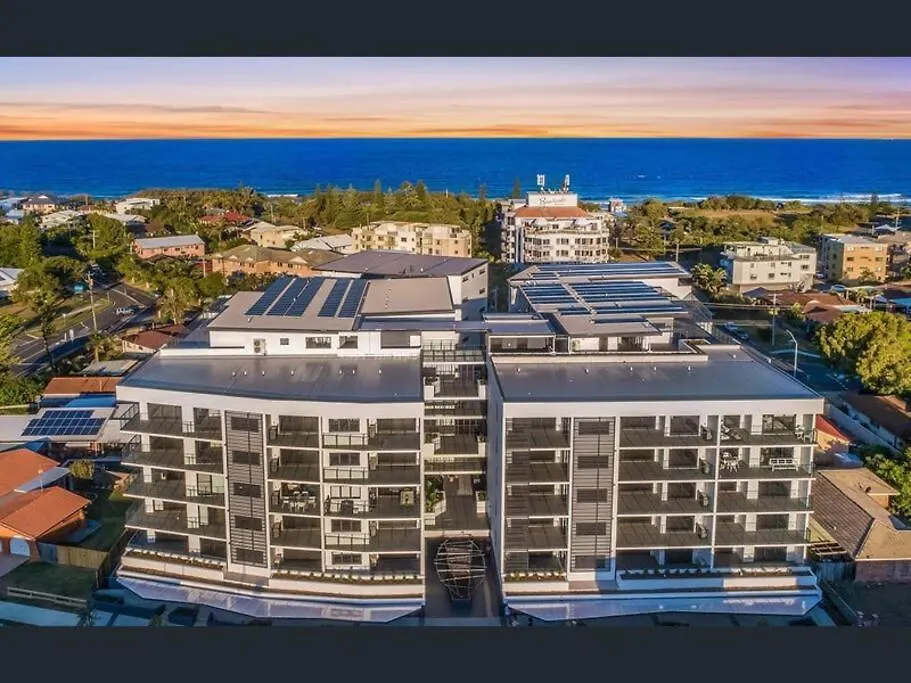 Modern Coastal Apartment - Walk To Beach And Shops Buddina