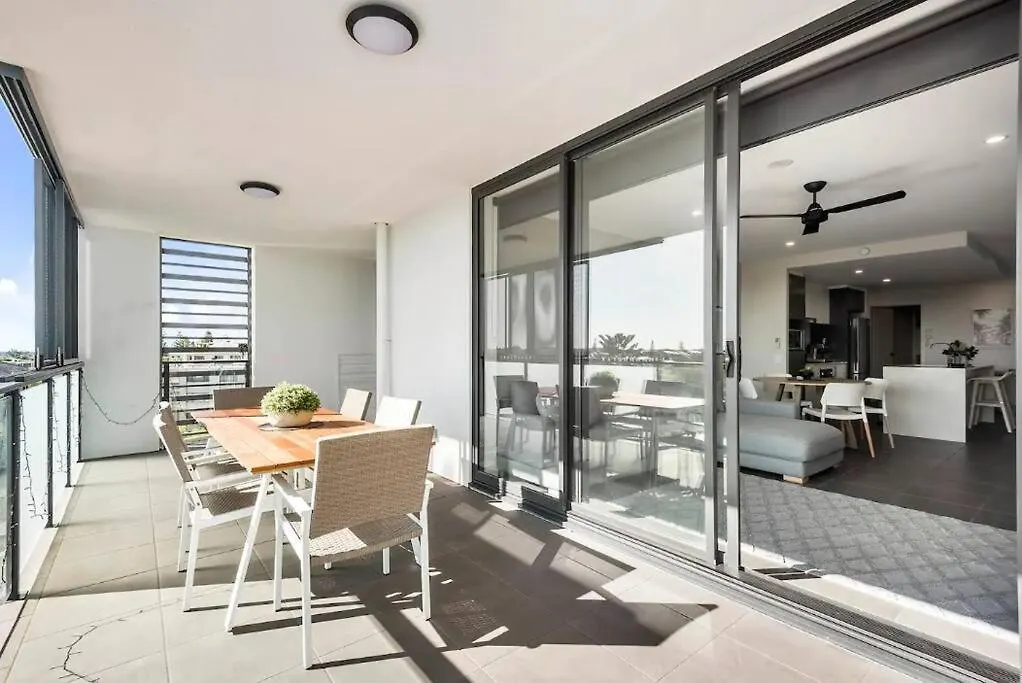 Modern Coastal Apartment - Walk To Beach And Shops Buddina 0*,  Australia