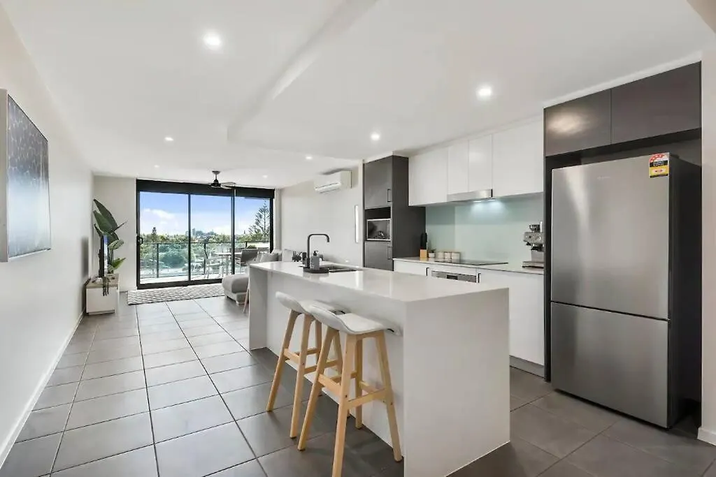 Modern Coastal Apartment - Walk To Beach And Shops Buddina