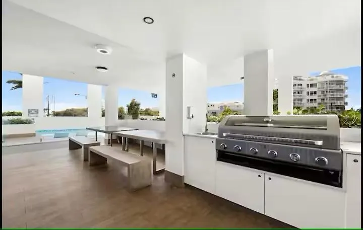 Modern Coastal Apartment - Walk To Beach And Shops Buddina Австралия